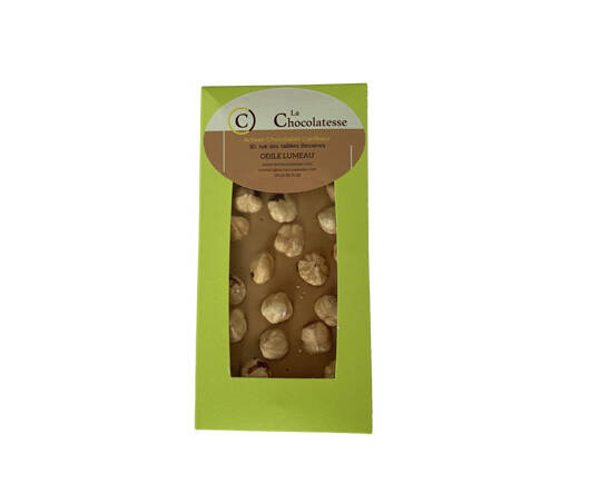 Tablette de chocolat blond garnie noisettes